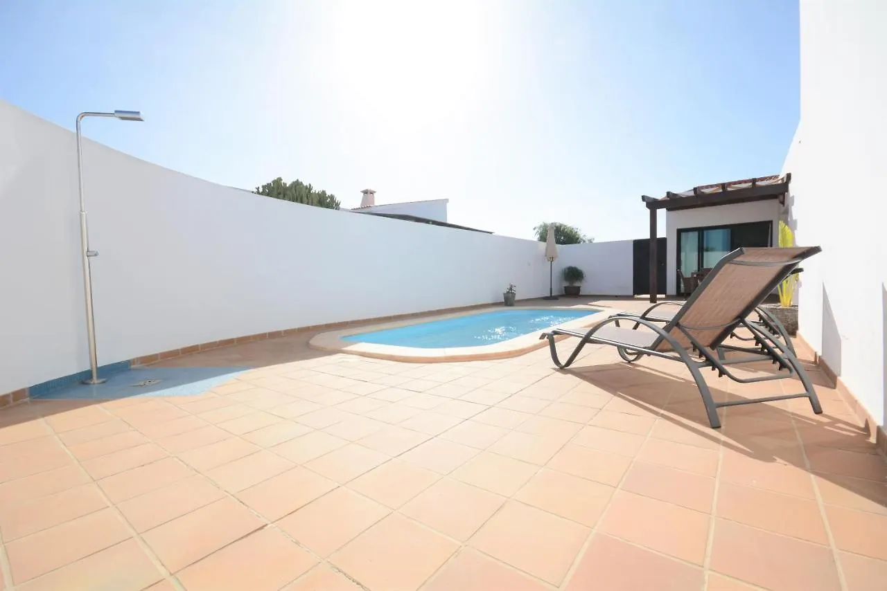 Beautiful Spacious Villa With Private Heated Pool In Lajares 0*,  España