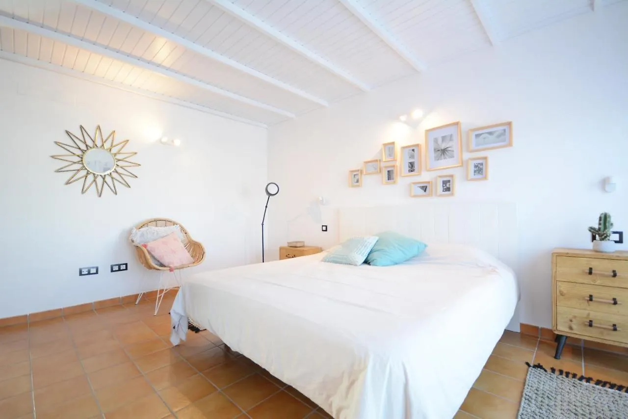 Beautiful Spacious Villa With Private Heated Pool In Lajares 0*,  España
