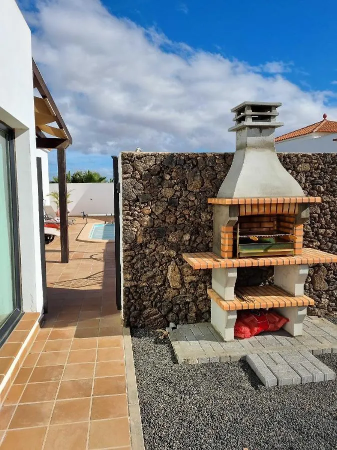 Beautiful Spacious Villa With Private Heated Pool In Lajares
